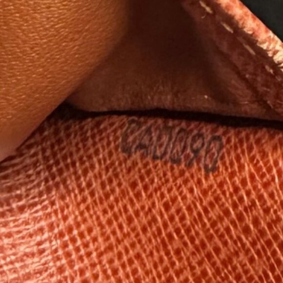 Louis Vuitton Compact Zippé Wallet - GUC - Picture 9 of 10